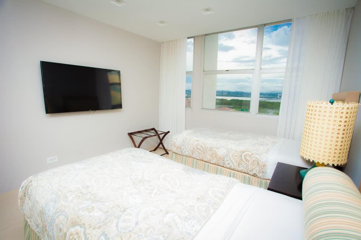 2Br Gem Ocean Front Building Isla Verde Beach 圣胡安 外观 照片