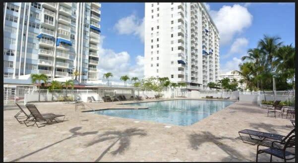 2Br Gem Ocean Front Building Isla Verde Beach 圣胡安 外观 照片